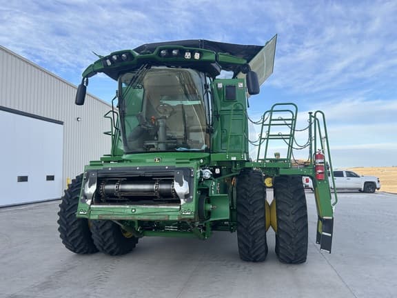 Image of John Deere S770 equipment image 1