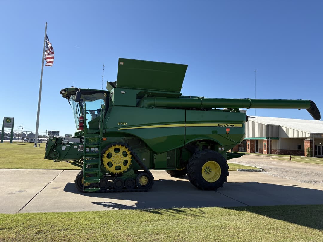 Image of John Deere S770 Image 0