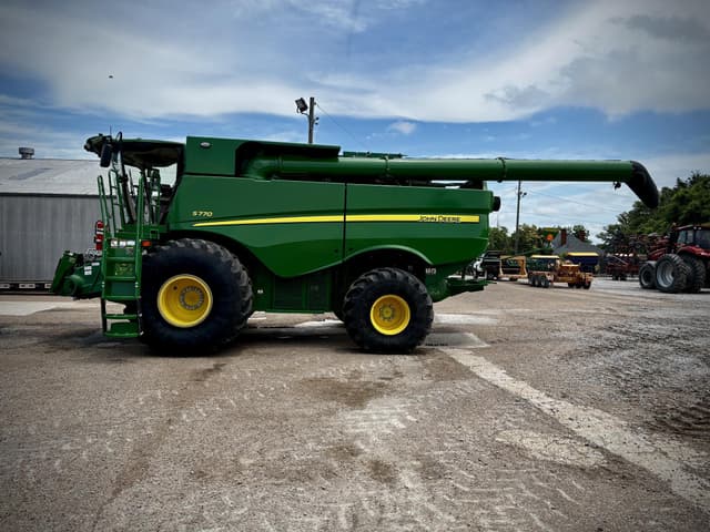 Image of John Deere S770 equipment image 1