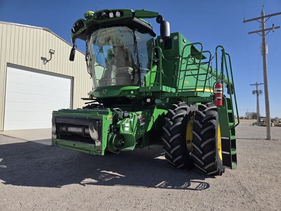 Image of John Deere S770 equipment image 1