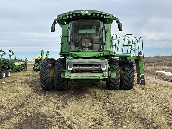 Image of John Deere S770 equipment image 1