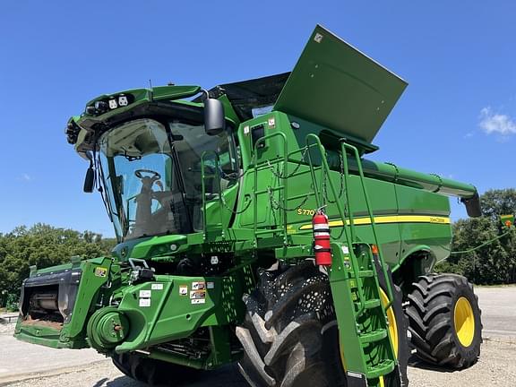 Image of John Deere S770 equipment image 1