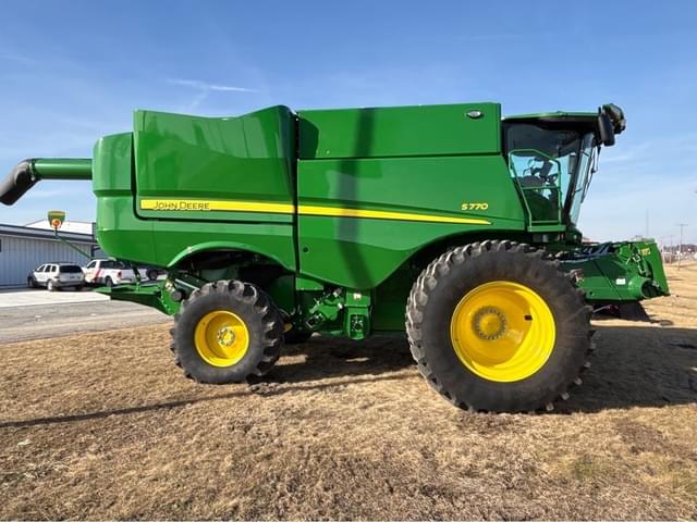 Image of John Deere S770 equipment image 1