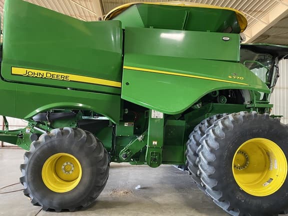 Image of John Deere S770 equipment image 1