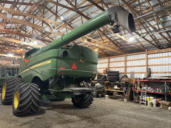 Image of John Deere S770 equipment image 2