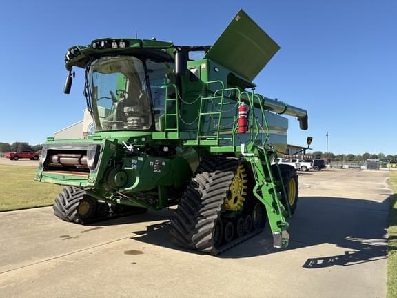 Image of John Deere S770 equipment image 1