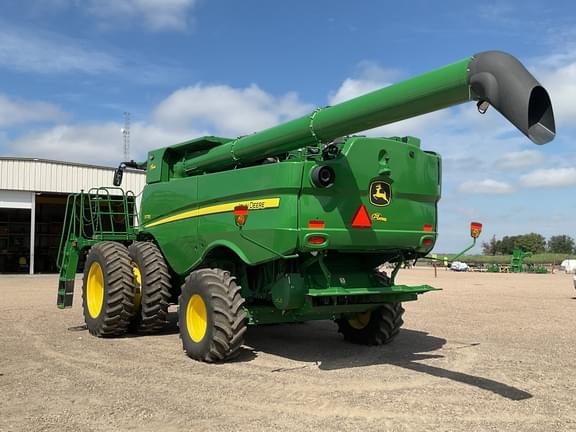 Image of John Deere S770 equipment image 4