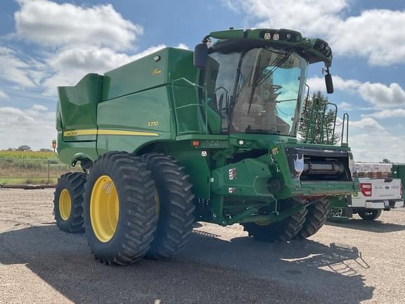 Image of John Deere S770 equipment image 1