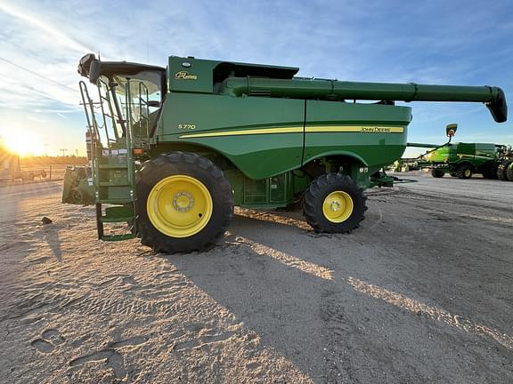 Image of John Deere S770 equipment image 1