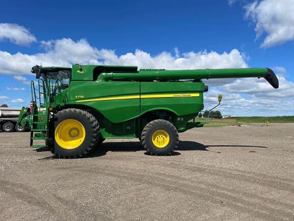 Image of John Deere S770 equipment image 1