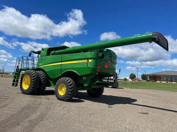 Image of John Deere S770 equipment image 2