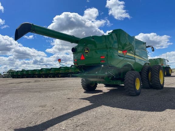 Image of John Deere S770 equipment image 4