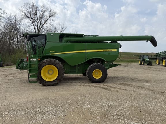 Image of John Deere S770 equipment image 1