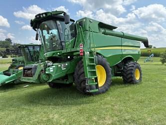 Image of John Deere S770 equipment image 1