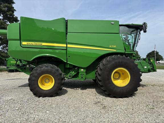 Image of John Deere S770 equipment image 1
