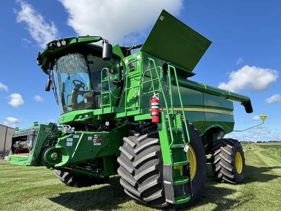 Image of John Deere S770 equipment image 1