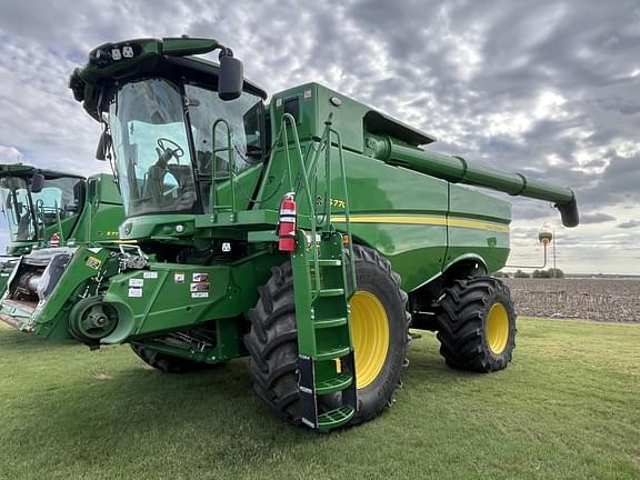 Image of John Deere S770 equipment image 1