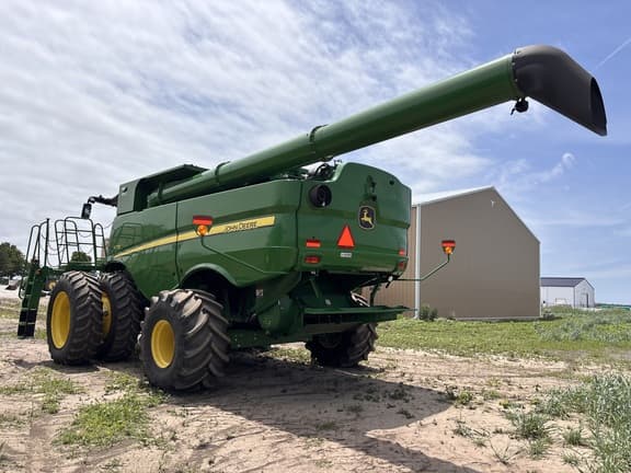 Image of John Deere S770 equipment image 4