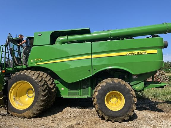 Image of John Deere S770 equipment image 2