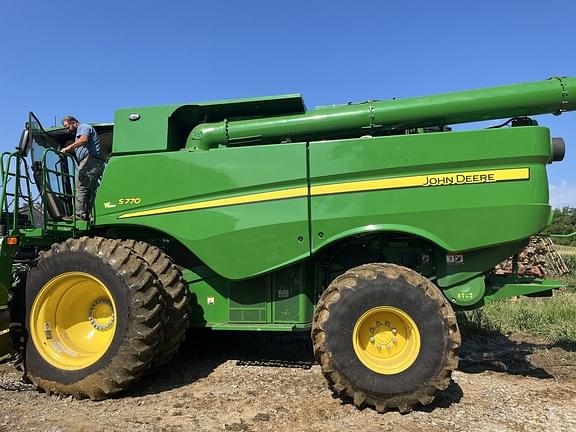 Image of John Deere S770 equipment image 1