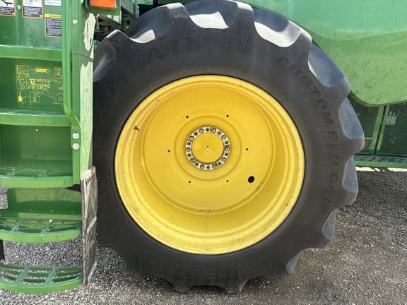 Image of John Deere S770 equipment image 2