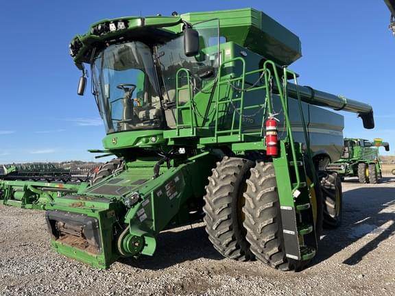 Image of John Deere S770 equipment image 1