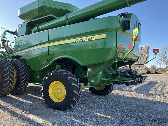 Image of John Deere S770 equipment image 2