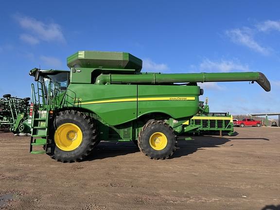 Image of John Deere S770 equipment image 1