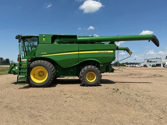 Image of John Deere S770 equipment image 1