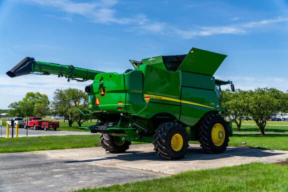 Image of John Deere S770 equipment image 4