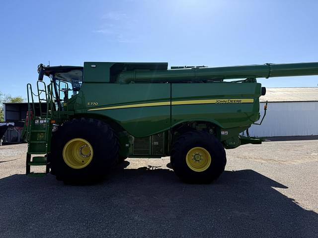 Image of John Deere S770 equipment image 1