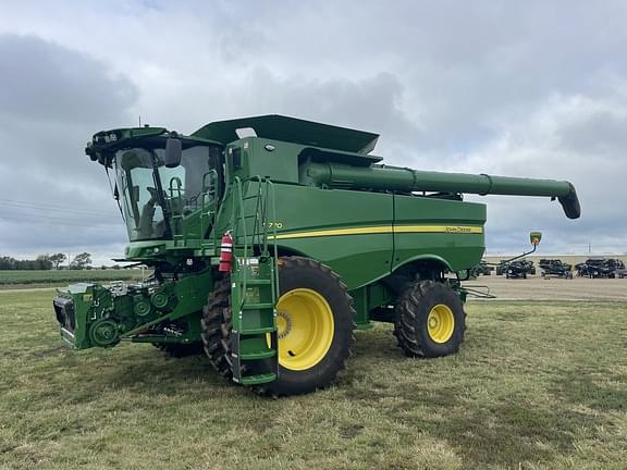 Image of John Deere S770 equipment image 1