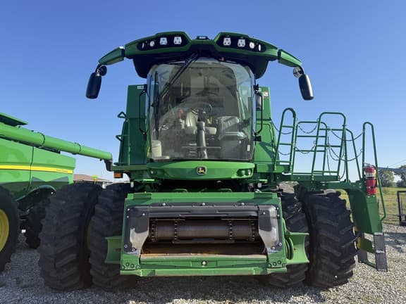 Image of John Deere S770 equipment image 1