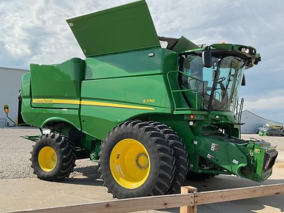 Image of John Deere S770 equipment image 2