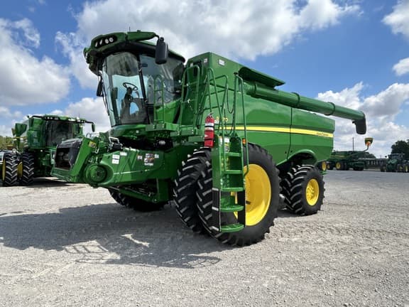 Image of John Deere S770 equipment image 1