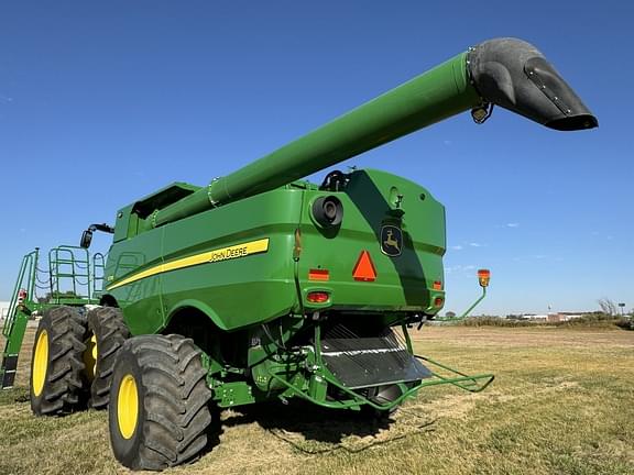 Image of John Deere S770 equipment image 2