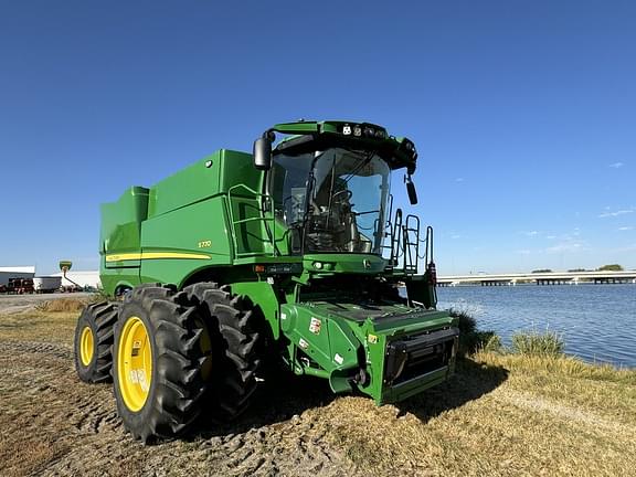 Image of John Deere S770 equipment image 2