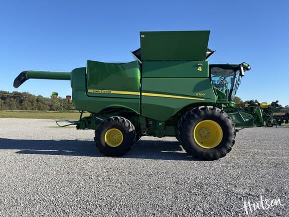 Image of John Deere S780 equipment image 2