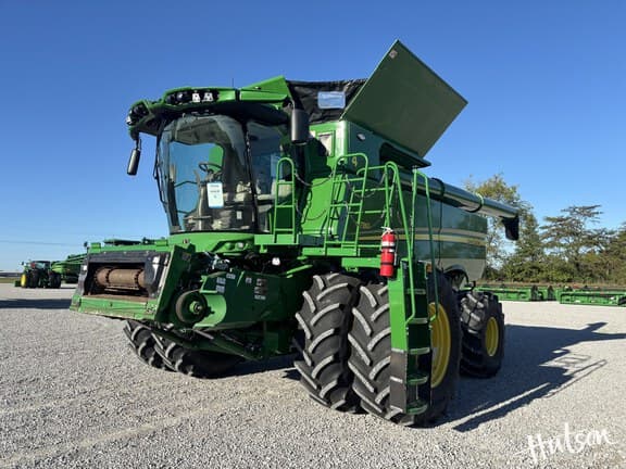 Image of John Deere S780 equipment image 1