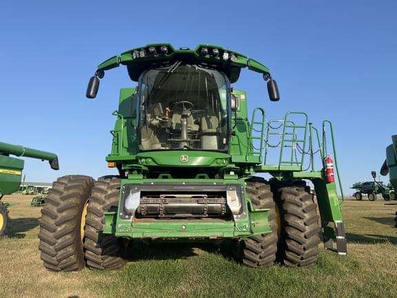 Image of John Deere S780 equipment image 1