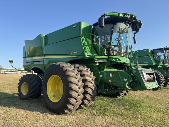 Image of John Deere S780 equipment image 2