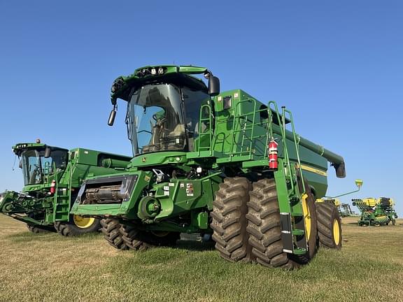 Image of John Deere S780 equipment image 2