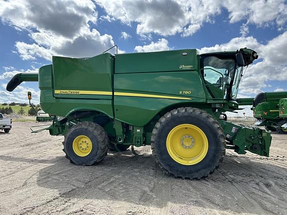 Image of John Deere S780 equipment image 2