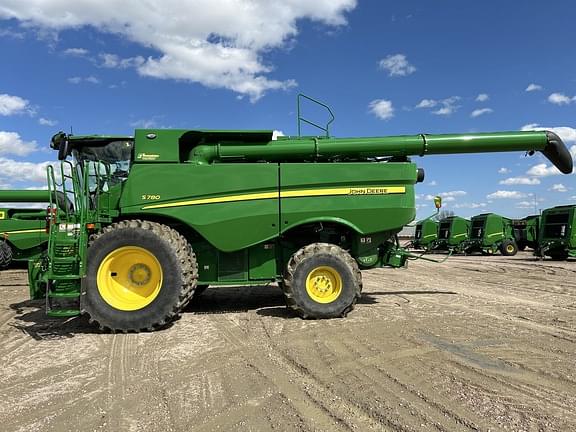 Image of John Deere S780 equipment image 1