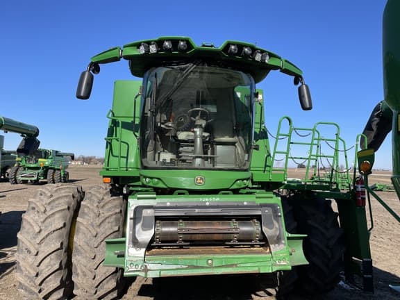 Image of John Deere S780 equipment image 1