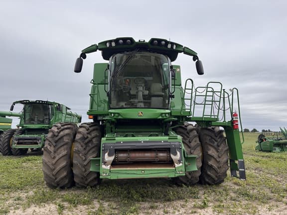 Image of John Deere S780 equipment image 2