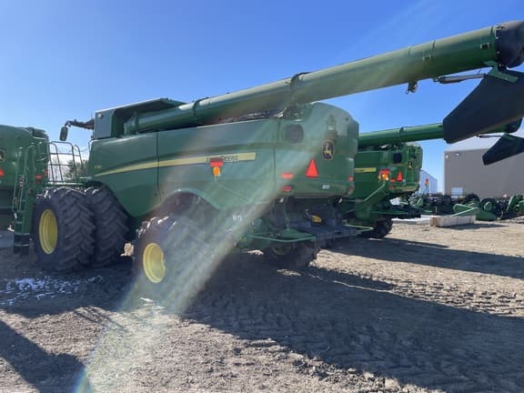 Image of John Deere S780 equipment image 4