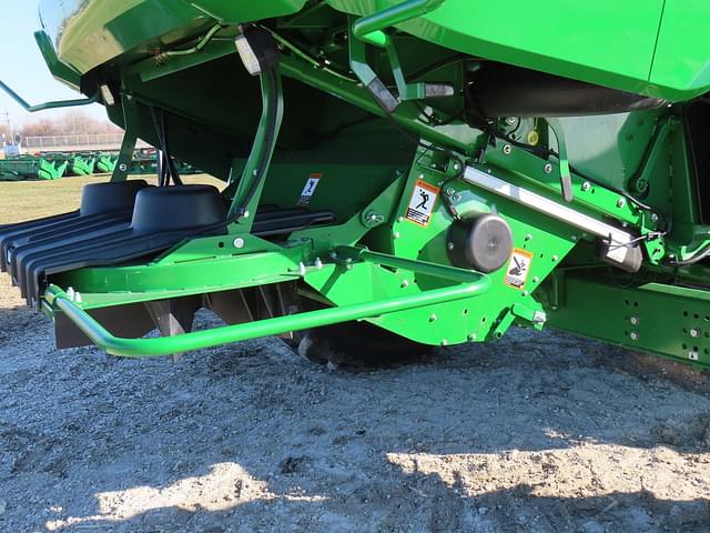 Image of John Deere S780 equipment image 4