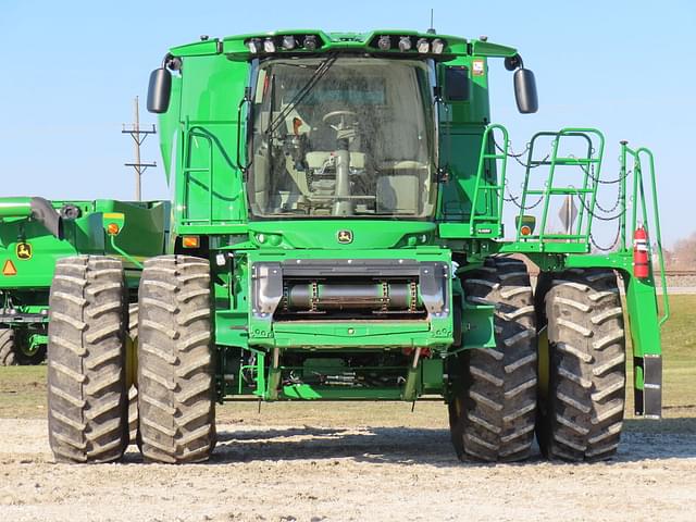 Image of John Deere S780 equipment image 1