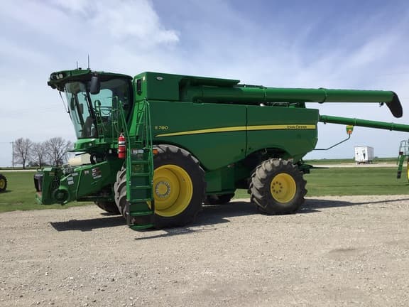 Image of John Deere S780 equipment image 1